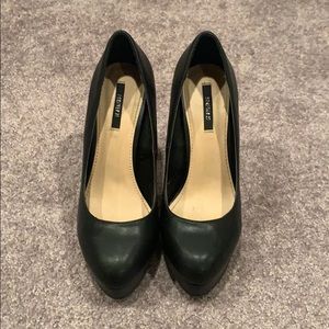 Women’s size 6 black heels